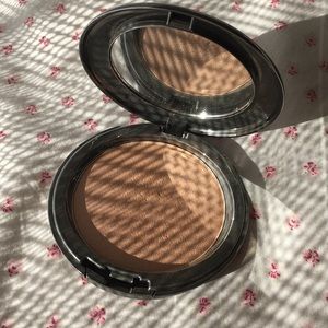 COVER FX Makeup - Cover fix highlight in Moonlight COVER FX Makeup - Cover fix highlight in Moonlight